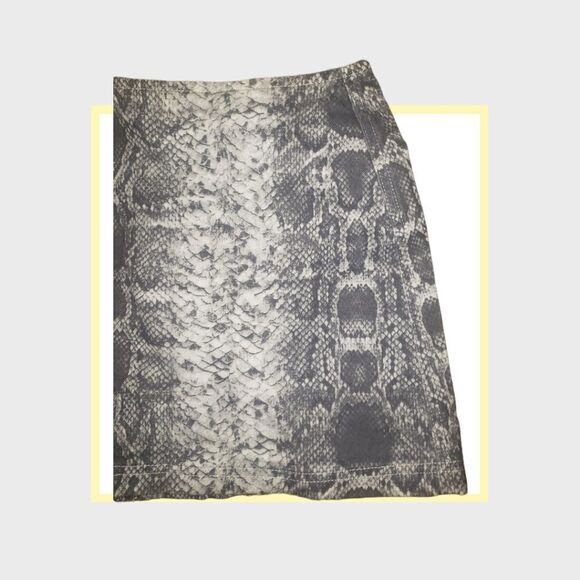 Urban Outfitters women’s snake print mini skirt size Small - Picture 3 of 6